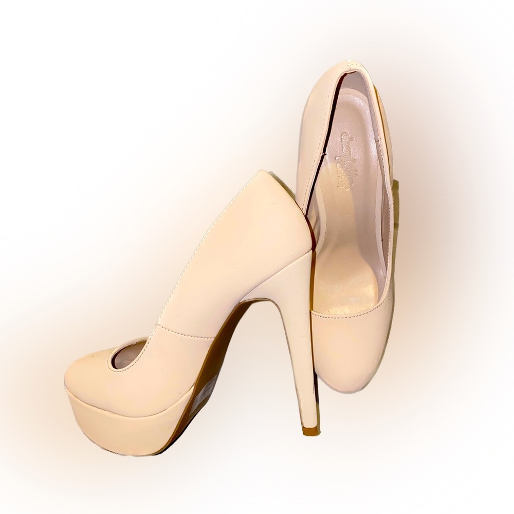 Nude heels, never been worn, size 6